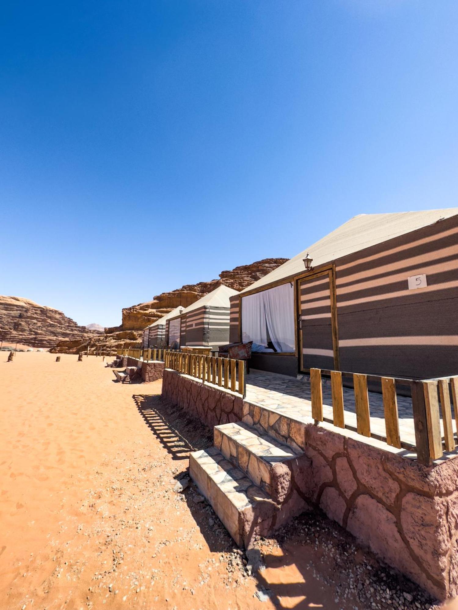 Rum Crown Wadi Rum Exteriör bild
